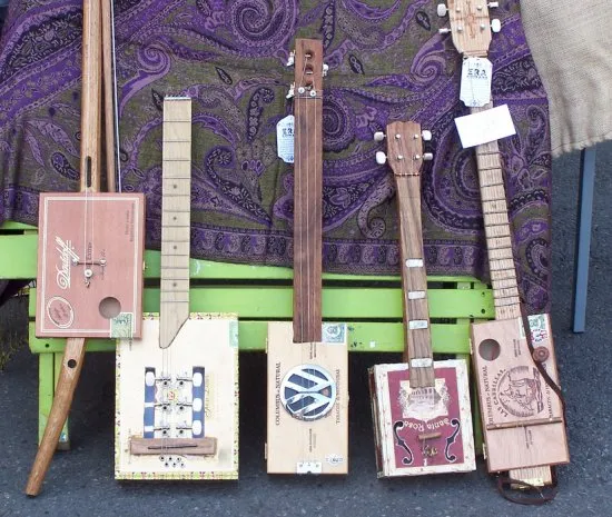 (image by GroggyFroggy: http://www.flickr.com/photos/lisapoole/2932359258/) cigar box guitars