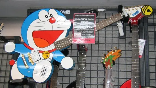 (image by Adrian F: http://www.flickr.com/photos/adrianfurby/146729298/) doraemon guitar
