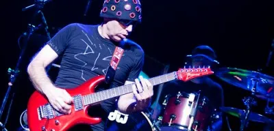 Joe Satriani (image by Alexandre Cardoso: http://www.flickr.com/photos/alexandre_allfotos/) Joe Satriani