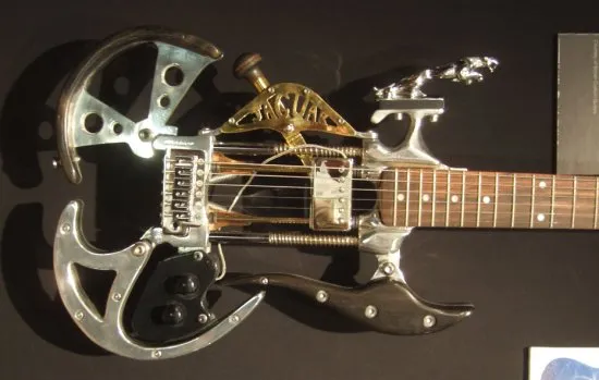 (image by wetwebwork: http://www.flickr.com/photos/wetwebwork/385815068/sizes/l/in/photostream/) steampunk guitar
