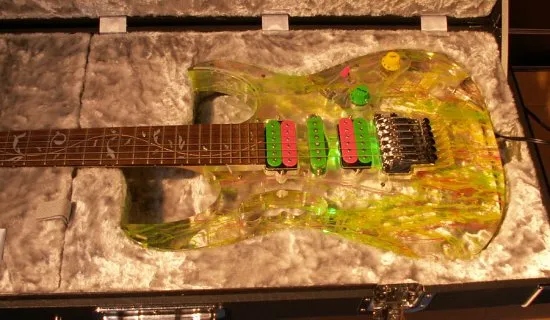 (image by jonsson: http://www.flickr.com/photos/karljonsson/3475994878/in/photostream/) transparent guitar